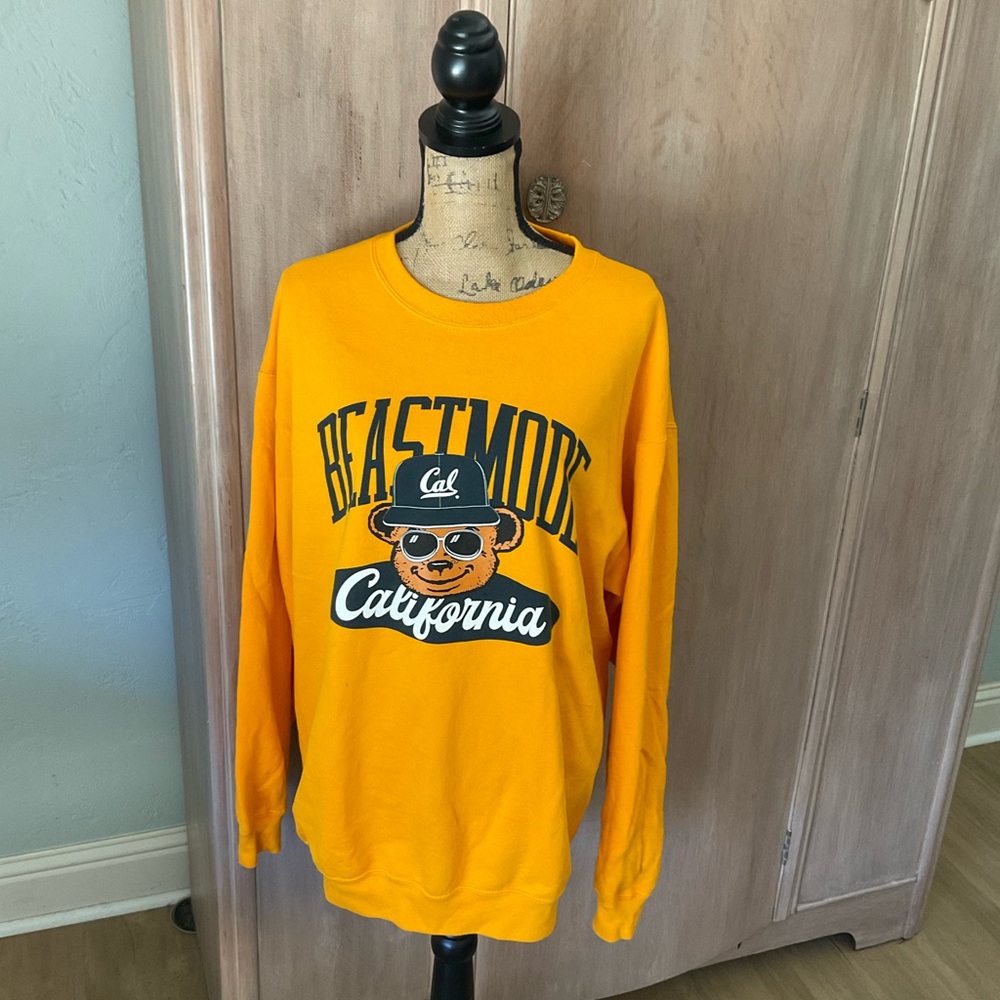 UC Berkeley Unisex Adult Beastmode Bear Sweatshirt / Gold XL